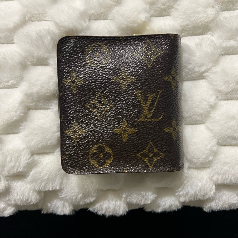 Louis Vuitton Compact Zippy Monogram Bifold Wallet - Picture 2 of 16